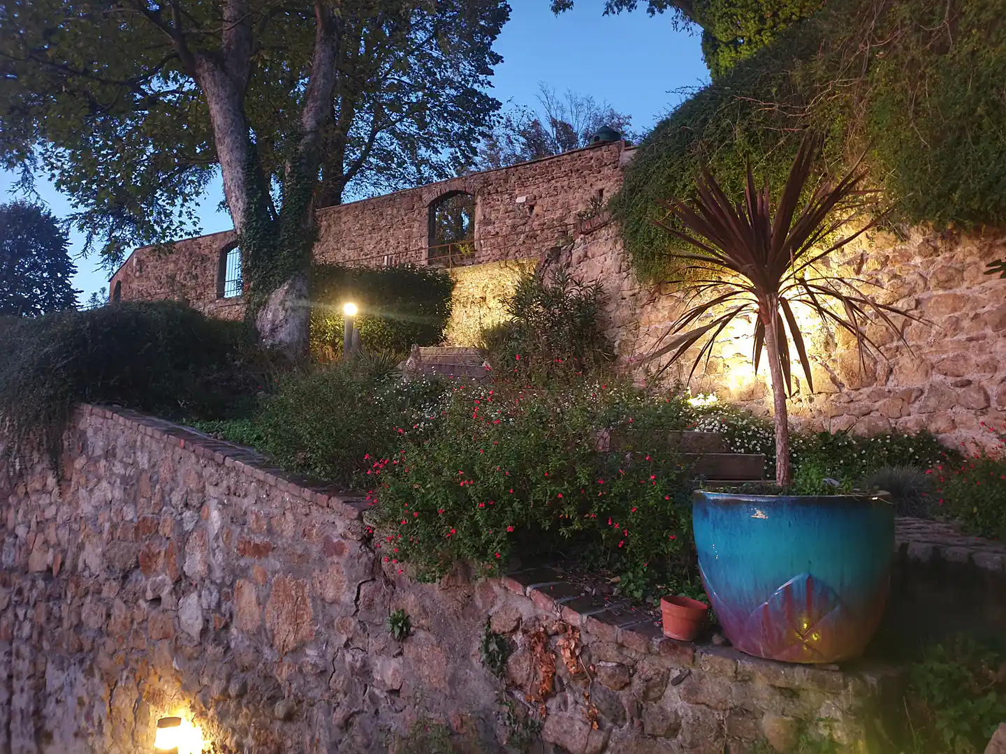 Accès piéton à 5 minutes du centre, meublé de tourisme à La Bâtie, location à Vienne.