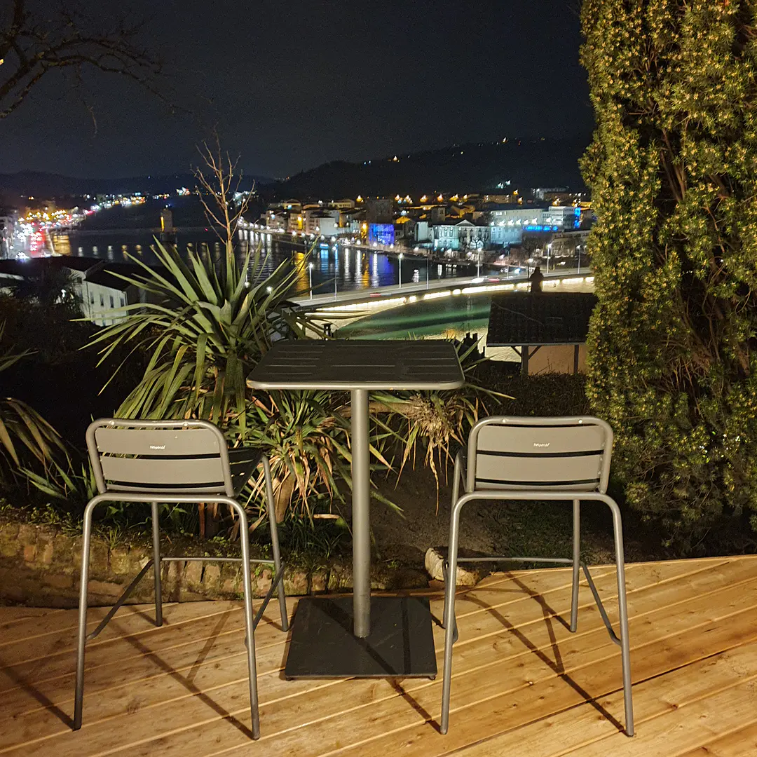 vue panoramique de nuit sur Vienne depuis la Tour, La Bâtie, Vienne Isère 38