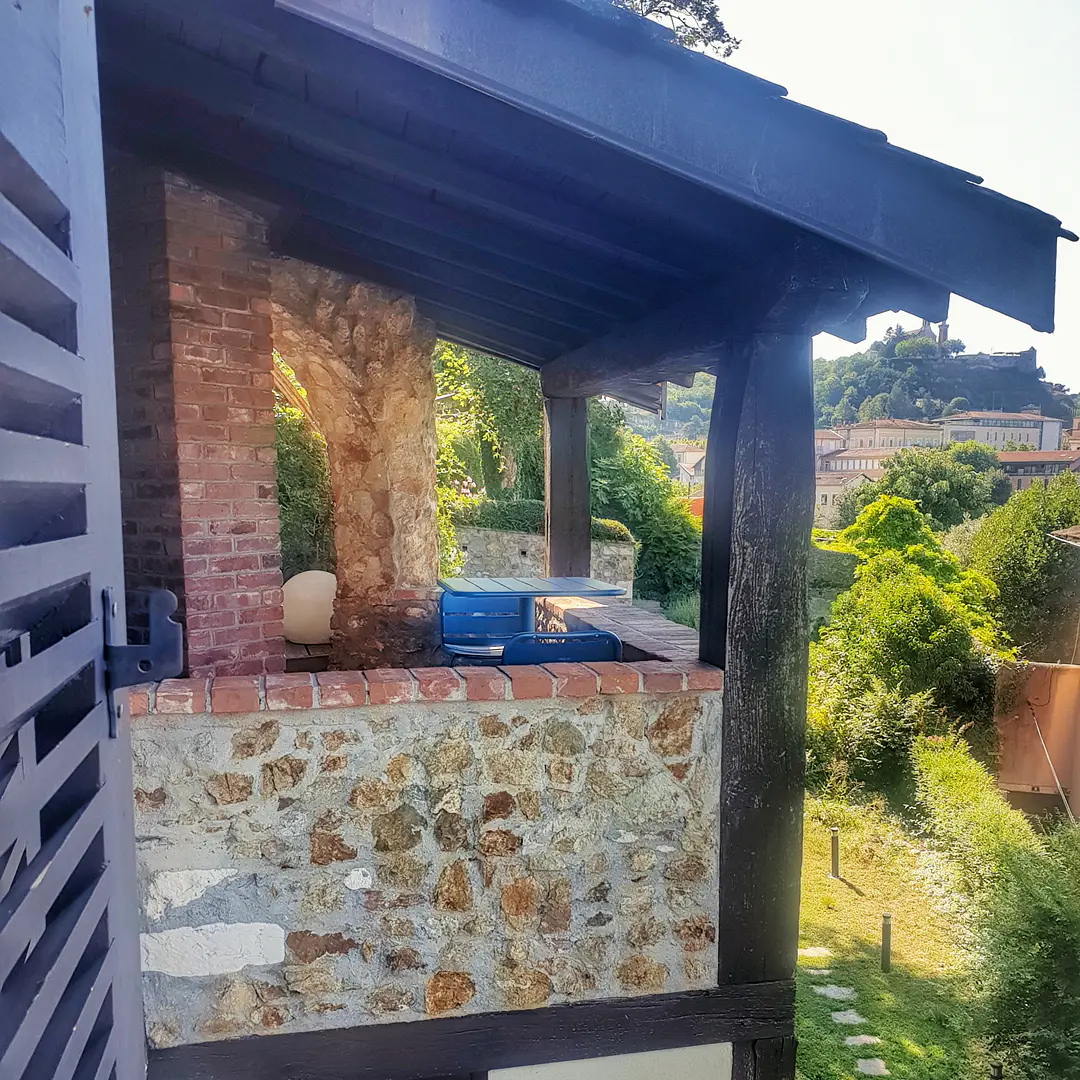 Vue panoramique sur la ville depuis La Loge, appartement rooftop, meublé de tourisme à La Bâtie, location à Vienne.
