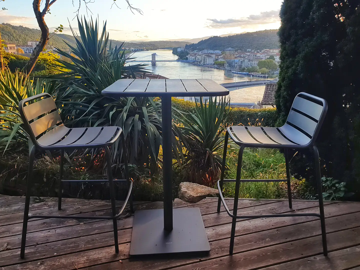 Terrasse de la Tour, appartement de charme, meublé de tourisme à La Bâtie, location à Vienne.